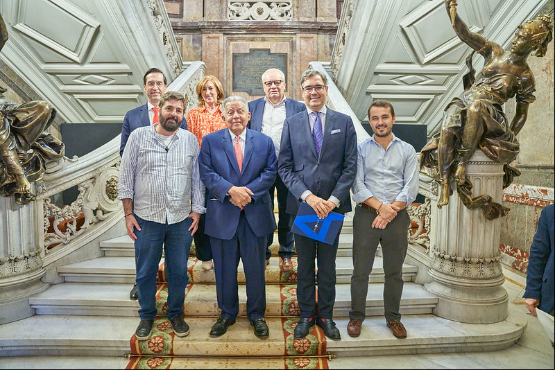 Participantes en la presentación de El Libro de los Abrazos. Foto: Casa de América 