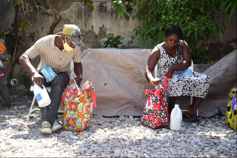 Entrega de Ayuda de emergencia por coronavirus en Haití. Foto: Pequeños hermanos