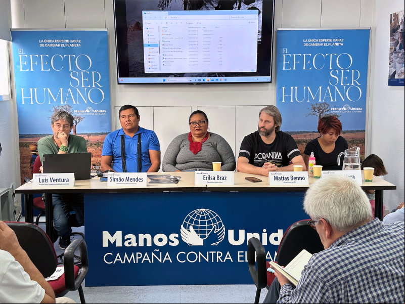 Ponentes de la Mesa Redonda "Derechos humanos y territorios; la lucha de los pueblos indígenas en Brasil". Fotografía: Javier Mármol. Manos Unidas.