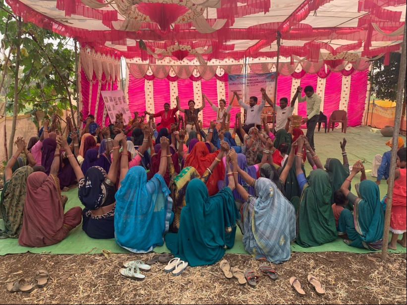 Día de la mujer. Reunión de mujeres Bharia en India. Foto: Manos Unidas