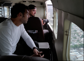 Manos Unidas ONG - Quico Taronjí viaja a la Amazonía - Quico observa la Amazonía desde la ventanilla de la avioneta