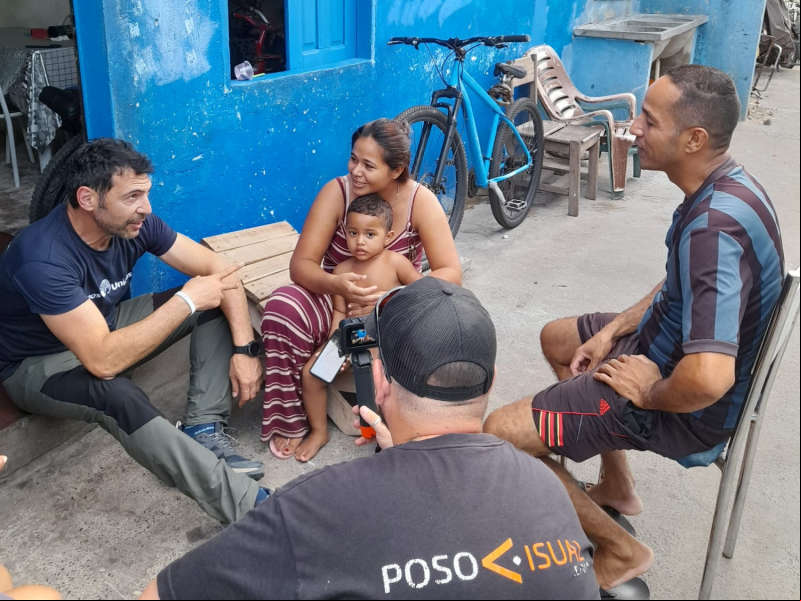 Manos Unidas ONG - Quico Taronjí viaja a la Amazonía - Quico, durante una de las entrevistas en el viaje