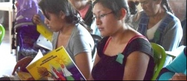 Formación a mujeres indígenas pobres conocer sus derechos y trabajar. Manos Unidas Valencia 