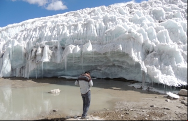 Imagen del glaciar Quelcaya, donde se sitúa el proyecto de extracción minera. Fotografía: DHUMA