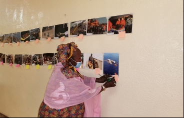 Mujer migrante en un taller de formación para facilitar su integración en Nador (Marruecos). Fotografía de la Delegación Diocesana de Migraciones